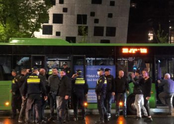 “ორჯერ ესროლა იარაღიდან, ნელი ნაბიჯებით წავიდა და ნუ გეშინიათ, ბავშვებოო” – ავტობუსში მგზავრმა მგზავრი დაჭრა