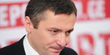 “როგორი უშიშარია, ვითარცა უხორცო როგორ თამამად გადაადგილება. ხან ლვოვშია და ხან ბუჩაში (სააკაშვილის ღრუბელ -ღრუბელ მალულად ფრენა გამახსენა)” – ბედუკაძე ზელენსკიზე