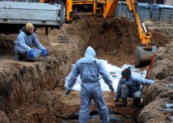 ბუჩასთან რუსი დამპყრობლების მიერ ნაწამები ადამიანების კიდევ ერთი მასობრივი საფლავი აღმოაჩინეს