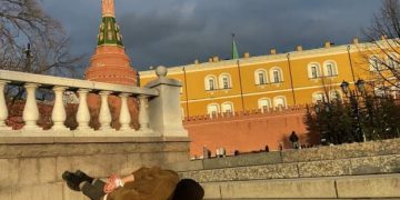 მოსკოვში ბუჩაში მოკლული მოქალაქეების ხსოვნისადმი მიძღვნილი აქცია-პერფორმანსი გაიმართა