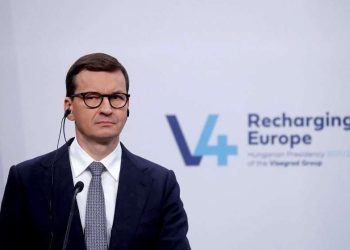 პოლონეთის პრემიერი მაკრონს: რამდენჯერ გქონდათ პუტინთან მოლაპარაკება და რას მიაღწიეთ? ჰიტლერთან, სტალინთან ან პოლ პოტთან მოლაპარაკებას გამართავდით?