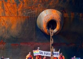 აქტივისტებმა დაბლოკეს ტანკერი, რომლითაც ნორვეგიაში რუსეთის ნავთობი ჩავიდა – კომპანია აცხადებს, რომ აღარ შეისყიდის რუსეთიდან ნავთობს