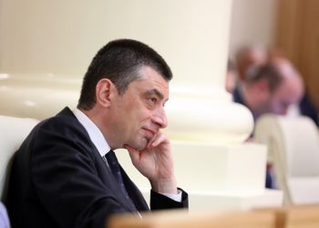 “გახარია, რომელიც პრემიერ-მინისტრი იყო გადადგა იმისთვის, რომ მერე სააკაშვილთან და ხაზარაძესთან ერთად მობრუნებულიყო მთავრობაში?” – გახარია გუნდის პასუხი კობახიძეს