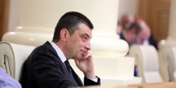 “გახარია, რომელიც პრემიერ-მინისტრი იყო გადადგა იმისთვის, რომ მერე სააკაშვილთან და ხაზარაძესთან ერთად მობრუნებულიყო მთავრობაში?” – გახარია გუნდის პასუხი კობახიძეს