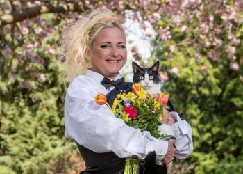 ლონდონში ქალი საკუთარ კატაზე დაქორწინდა