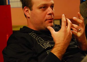 “თუ რამე – გააკოტრებენ, გაამათხოვრებენ და იქნებ “გმირულად” მოკლან კიდეც “რუსული ბომბით”) – ბაკურ სვანიძე