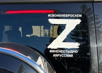 ვდგავარ ბერლინში ტროტუარზე მიახლოვდება პოლიციელი ეს მანქანა აქიდან უნდა მოაცილოთ! მეუბნება მკაცრად მას ფაშისტი ვუწოდე