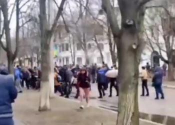 კახოვკაში რუსმა ოკუპანტებმა მშვიდობიან მოქალაქეებს ცეცხლი გაუხსნეს