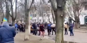 კახოვკაში რუსმა ოკუპანტებმა მშვიდობიან მოქალაქეებს ცეცხლი გაუხსნეს