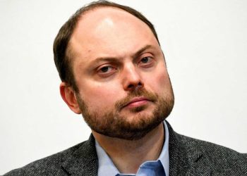 კრემლის კრიტიკოსი, კარა-მურზა დააკავეს და 15 წლიანი ციხით ემუქრებიან