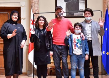 უკრაინაში გმირულად დაღუპული ქართველი მეომრის, დავით რატიანის შვილები დავაჯილდოვეთ – გიორგი კეკელიძე