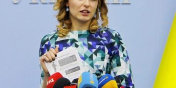 “10 წლის გოგოები ვაგინალური და რექტალური ნაგლეჯებით. ქალი, რომელსაც სვასტიკა ამოაწვეს-ეს რუსმა კაცებმა გააკეთეს.!!!”-უკრაინის პარლამენტის წევრი