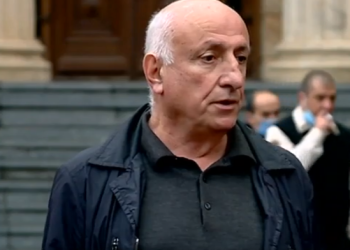 “სა­ა­კაშ­ვი­ლის “ბე­დის ანა­ბა­რა მი­ტო­ვე­ბა დიდი და­ნა­შა­უ­ლია… ნა­ხეთ კაცი ფეხ­ზე ვერ დგას, რა შე­შუ­პე­ბუ­ლი სახე აქვს” – ანზორ მელია