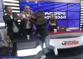 (ვიდეო) – “რაებს ბოდავ, შე ნაბი@ვარო” – ნონა მამულაშვილი დავით ლორიას ფიზიკურად დაუპირისპირდა