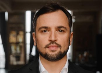 “რა კარგი იქნებოდა,რომ ყველას გაეგო..მაგრამ ვერ ელევიან სკამებს ლელოს და ნაცმოს დეპუტატები! “ – კახიძე