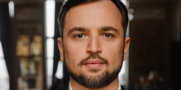 “რა კარგი იქნებოდა,რომ ყველას გაეგო..მაგრამ ვერ ელევიან სკამებს ლელოს და ნაცმოს დეპუტატები! “ – კახიძე