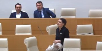 ხმაურიანი დაპირისპირება პარლამენტში – “არსებობს ,,მორალური” შავი ხვრელი, რაც მაგალითად, აწარმოა ბატონმა ანრი ოხანაშვილმა”