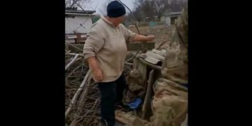 უკრაინელმა ქალმა ოკუპანტებს საბრძოლო მასალა მოჰპარა, კურდღლის გალიაში დამალა და უკრაინელ ჯარისკაცებს გადასცა