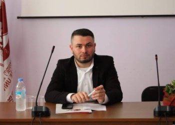 “სააღდგომოდ “საჩუქარი” გამიკეთეს, გატეხილია ბინა, წაღებულია ლეპტოპი, პლანშეტი, მობილური და თანხა” – ვახო ენდელაძე