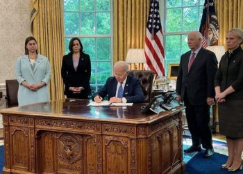 ჯო ბაიდენმა Lend-Lease-ის ისტორიულ კანონპროექტს ხელი მოაწერა