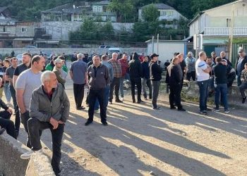 „ბორჯომის“ ორივე ქარხნის თანამშრომლები დღეს დილიდან გაიფიცნენ