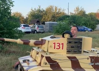 „გვაბრალებენ, რომ გვეშინია და არაფერს ვაკეთებთ…“ – არესტოვიჩის პერფორმანსი (ვიდეო)