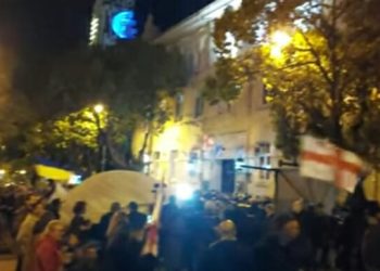 ბათუმში კარვები გაშალეს და უწყვეტი აქცია დააანონსეს – ვიდეოები