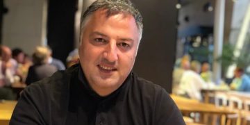 “ელენე ხოშტარიას გადაეცით, ფახულანში მისი პირდაპირი ჩართვა იყო ყ..ეობა-თქო…არ მოგწონთ- ნა..უი!” – ბერდია კალანდია