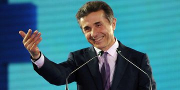 “ავტორიტეტული ბანკი ეუბნება, გიყურებთ როგორც რუს ოლიგარქს და წუთი–წუთზე ველოდებით, რომ შენზეც იქნება სანქციები” – ხაბეიშვილი ივანიშვილზე