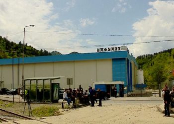 “ბორჯომის” ქარხანაში დასაქმებულები ხვალიდან უვადო პროტესტის დაწყებას აანონსებენ