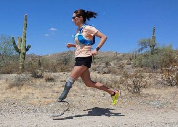 46 წლის ქალმა, რომელსაც ცალი ფეხი არ აქვს, მსოფლიო რეკორდი დაამყარა