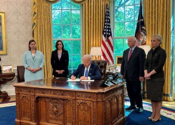 ჯო ბაიდენმა უკრაინისთვის „ლენდ-ლიზის“ შესახებ კანონს ხელი მოაწერა