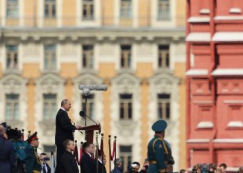“დაკეტეთ ფანჯრები” – რა მოხდა მოსკოვში აღლუმის დროს?