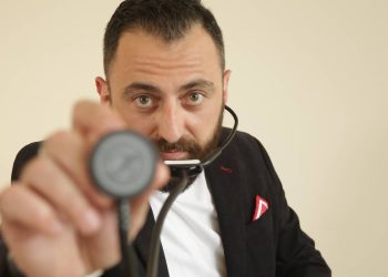 “მითები მაიმუნის ყვავილის შესახებ” – არჩილ მარშანია