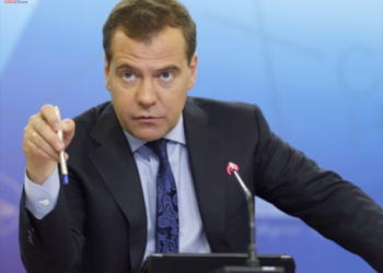 “სანქციები რუსეთის რიგითი მოქალაქეების წინააღმდეგაა და ბიუჯეტის შემცირებას გვაიძულებს” – მედვედევი