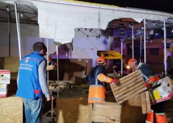 მეტროსადგურების – „სამგორის“ და „ახმეტელის თეატრის“ მიმდებარე ტერიტორიიდან უკანონოდ განთავსებული კონსტრუქციები გაიტანეს