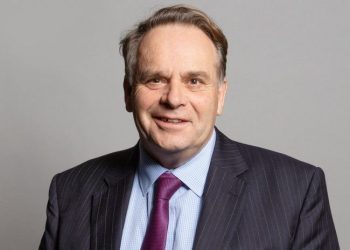 დეპუტატმა პარლამენტში პორნოს ორჯერ უყურა – “პირველად ტრაქტორს ვეძებდი და მეორედ…”