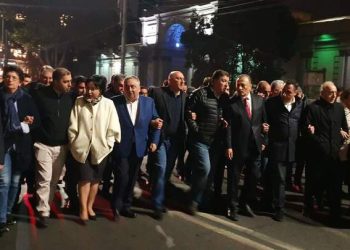 ჩვენ, ოპოზიციონერები, ძალიან სუსტად გამოვიყურებით და ჩვენი ქმედება, კრიტიკას ვერ უძლებს – ბურჯანაძე