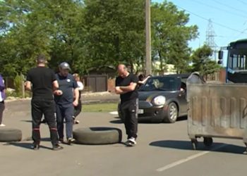 ფოთში მეტალურგიული ქარხნის აფეთქების შემდეგ მოსახლეობამ გზა გადაკეტა