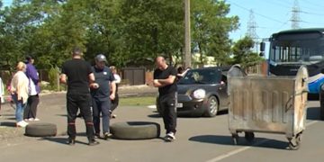 ფოთში მეტალურგიული ქარხნის აფეთქების შემდეგ მოსახლეობამ გზა გადაკეტა