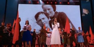 ცნობილი ამერიკელი მძარცველები, ბონი და კლაიდი, რუსეთში 9 მაისის კონცერტზე “ომის მსხვერპლებად” წარადგინეს