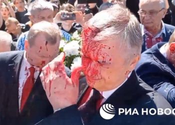 რუსეთის ელჩს სახეში წითელი საღებავი შეასხეს – პოლონეთი