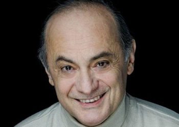 რეზო ჩხიკვიშვილი სამსახიობო კარიერას ასრულებს