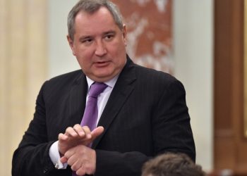 „ანჯელინა იმედი გამიცრუვეთ… მობრძანდით ჩვენთან. ლამაზმანს არ აწყენინებს ჩვენი სასტიკი ჯარისკაცი“ – დიმიტრი როგოზინმა ანჯელინა ჯოლის ლექსი მიუძღვნა