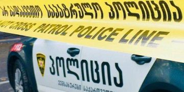 თბილისში, ავტობუსის გაჩერებაზე ქმარმა ცოლი დაჭრა