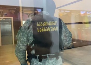 სპეცრაზმი “მეტრო ჰოლდინგის” ოფისში – დაკავებული ბიზნესმენი და დაყადაღებული ანგარიშები