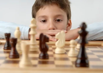 მოსწავლეები ჭადრაკს პირველი კლასიდან სავალდებულო საგნად შეისწავლიან