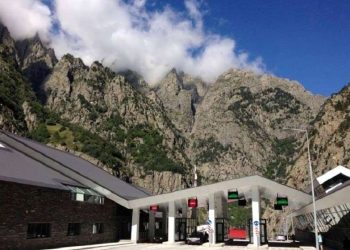 საბაჟო გამშვები პუნქტი „ყაზბეგი“, რთული მეტეოროლოგიური ვითარებიდან გამომდინარე შექმნილი მდგომარეობის გამო, დროებით წყვეტს მუშაობას