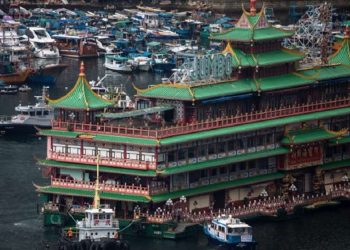 ჰონგ-კონგის ერთ-ერთი ღირსშესანიშნაობა – წყალზე მცურავი რესტორანი ჩაიძირა