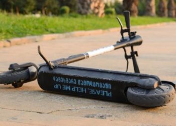 ბათუმში კაცს სქროლით გადაადგილებისას მანქანა დაეჯახა და მძიმედ დაშავდა